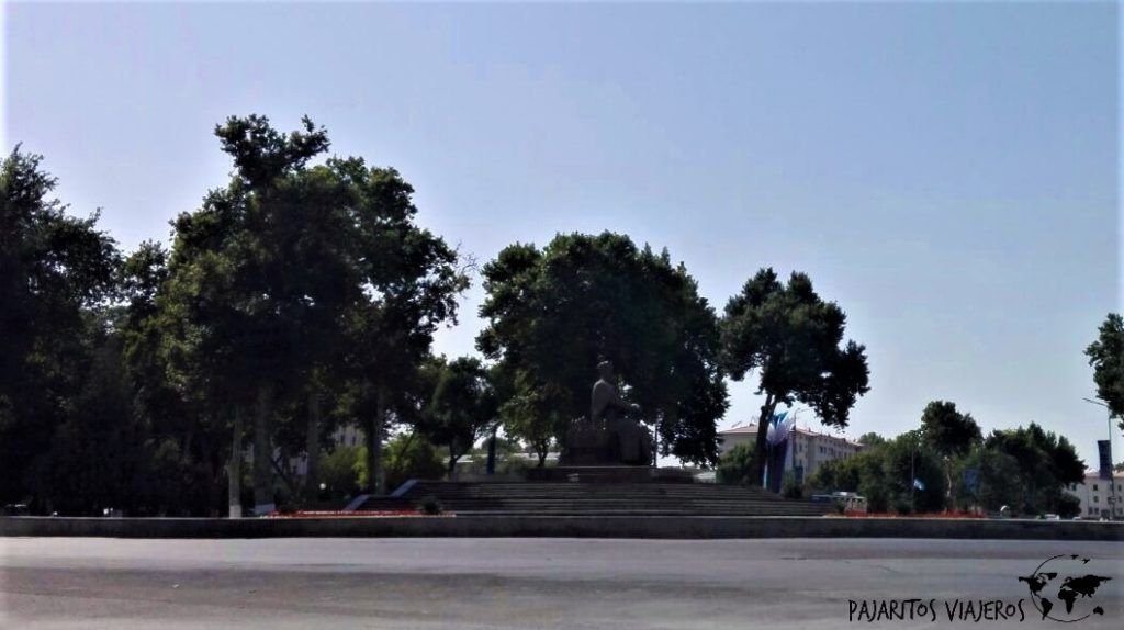Rotonda monumento a Tamerlán samarcanda uzbekistan viaje gluten