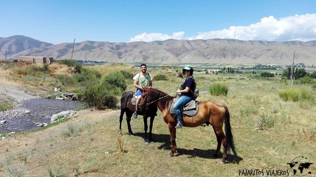 Chon Kemin Kirguistan Viaje Vacaciones Gluten Caballo