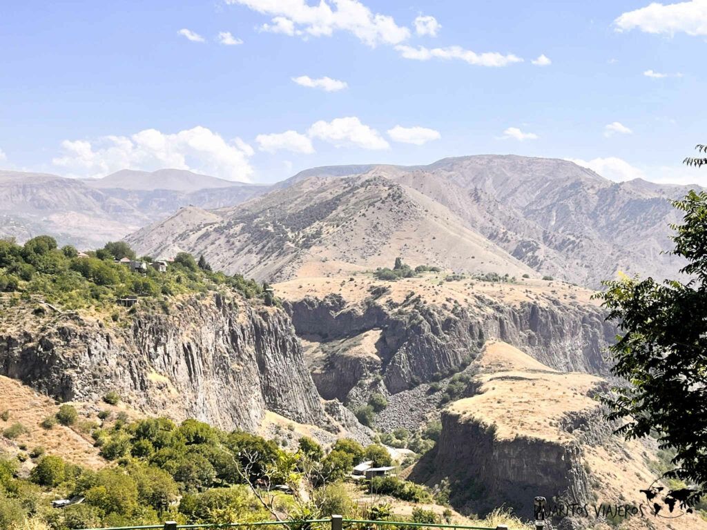 Sinfonía de piedras Geghard Garni Armenia