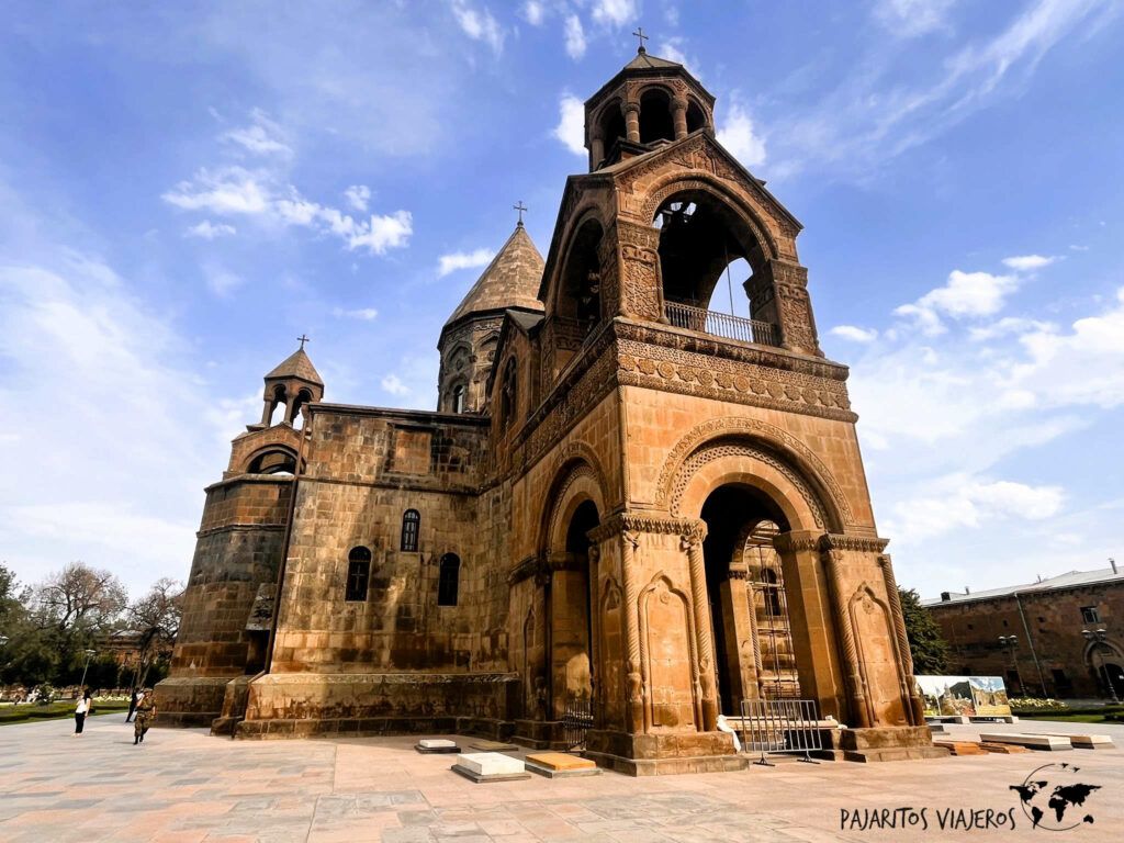 Iglesia en la Santa Sede de Echmiadzin 